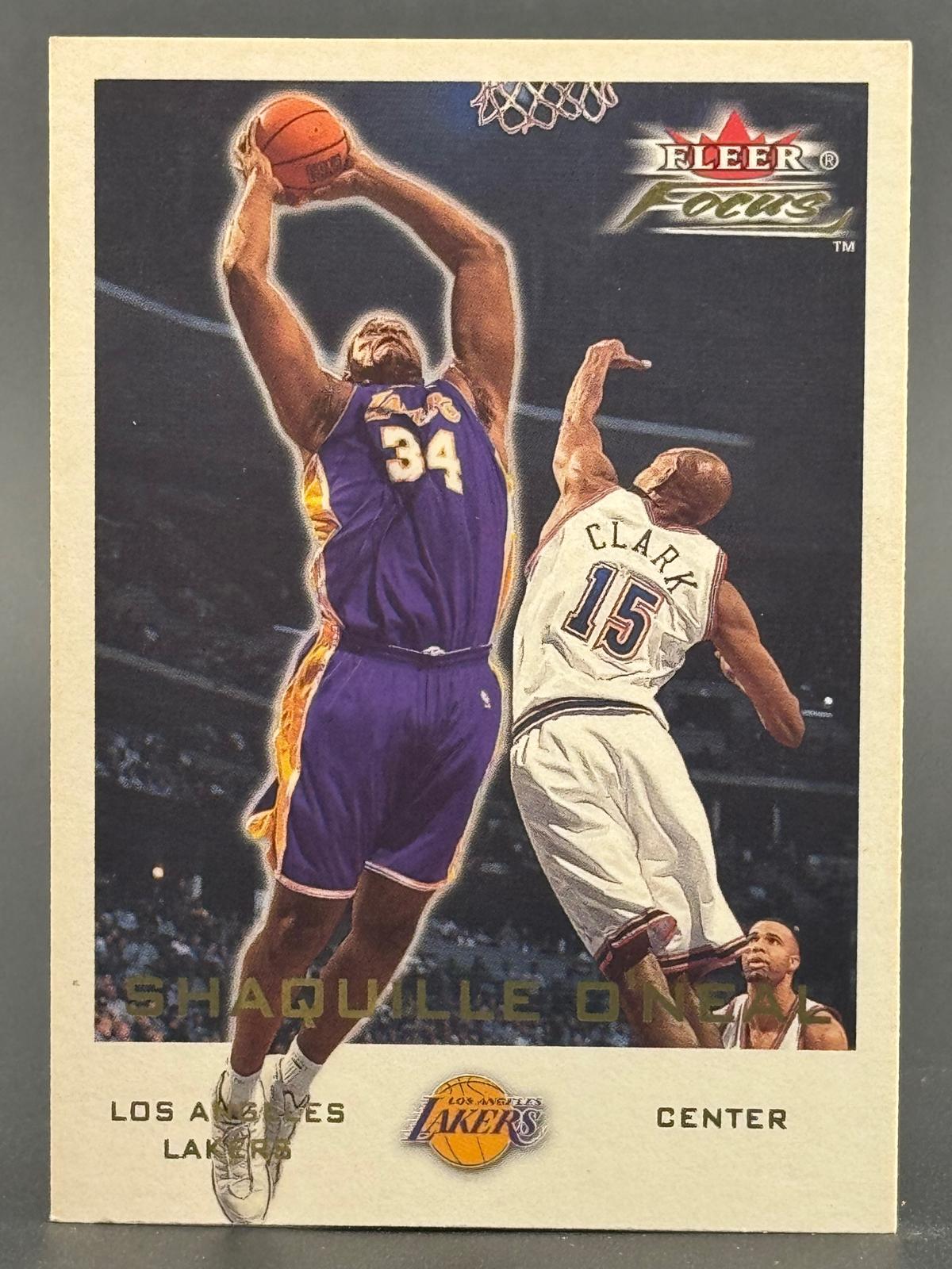 Shaquille O'Neal 2000-01 Fleer Focus #33 front