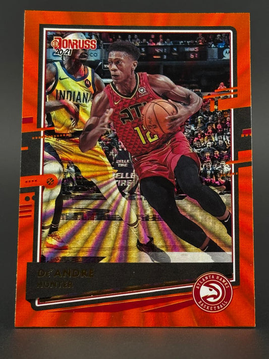 2020-21 Donruss De'Andre Hunter orange parallel trading card, featuring the player in a red Hawks jersey.