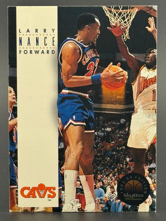 1993-94 SkyBox Premium Larry Nance basketball card.