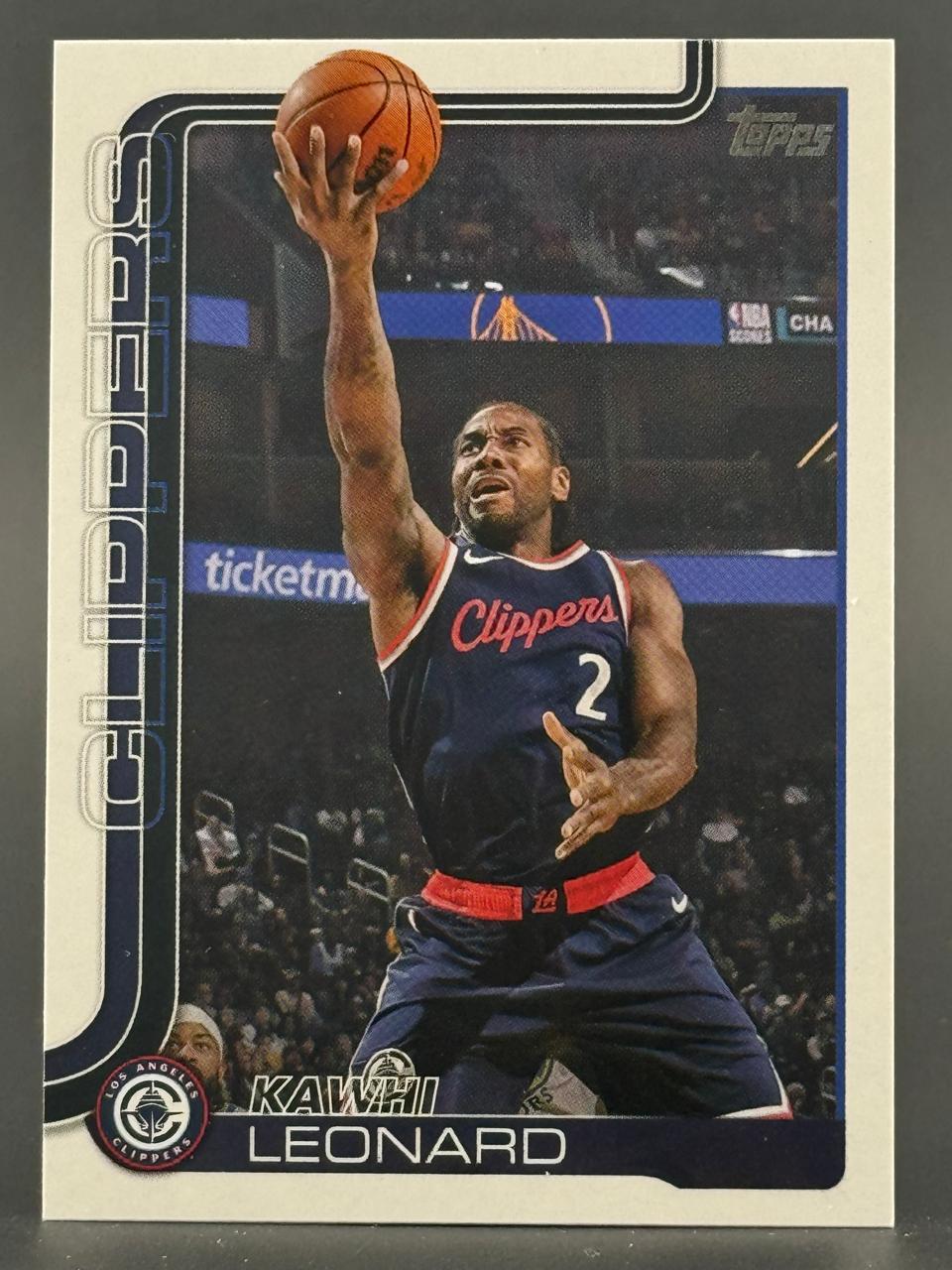 Kawhi Leonard basketball trading card.