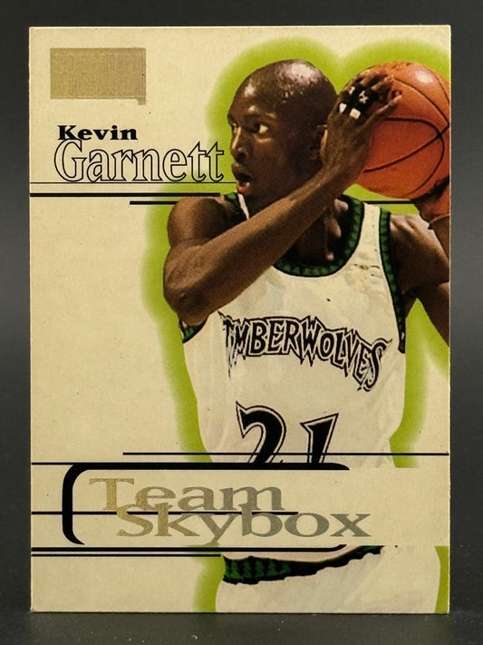 Kevin Garnett 1995-96 SkyBox Team SkyBox basketball card, #21.