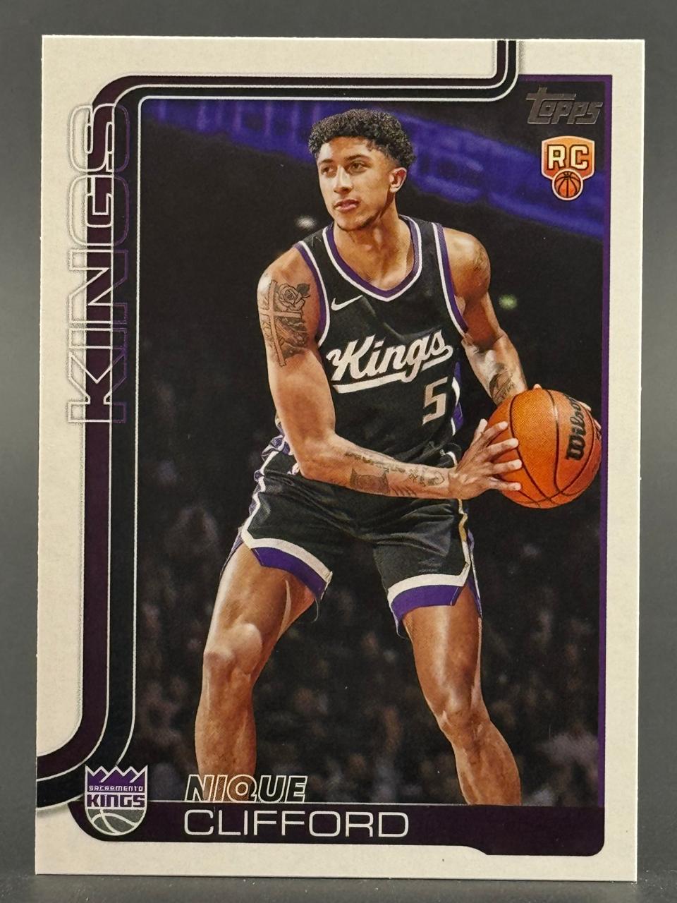 Topps rookie card of Nique Clifford in a Sacramento Kings uniform, holding a basketball.