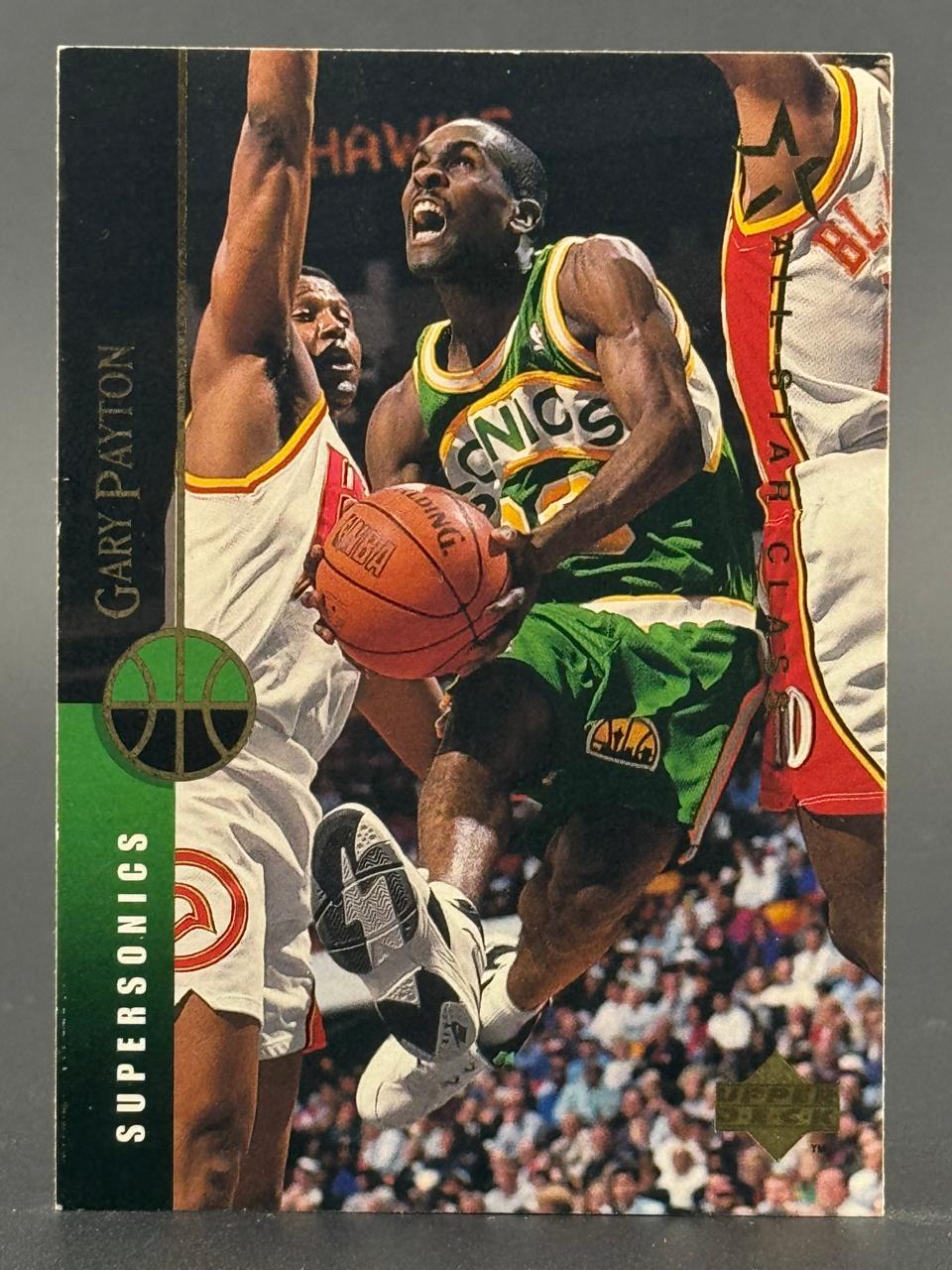 Gary Payton 1993 Upper Deck trading card driving to the basket.