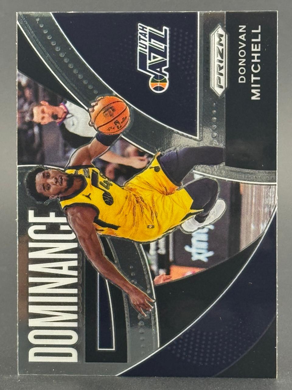 Donovan Mitchell 2018-19 Panini Prizm Dominance basketball card.