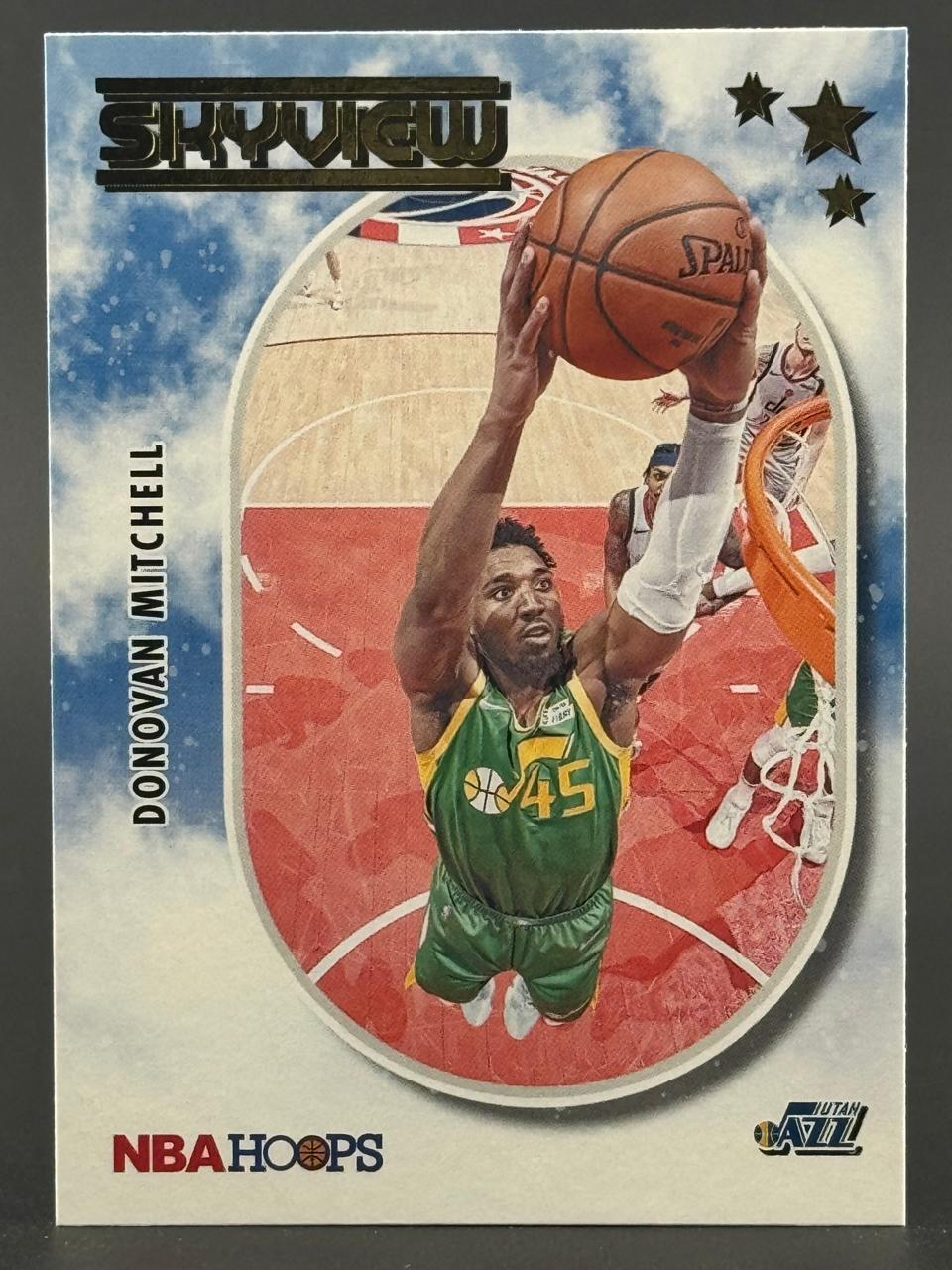 Donovan Mitchell Skyview NBA Hoops basketball trading card.