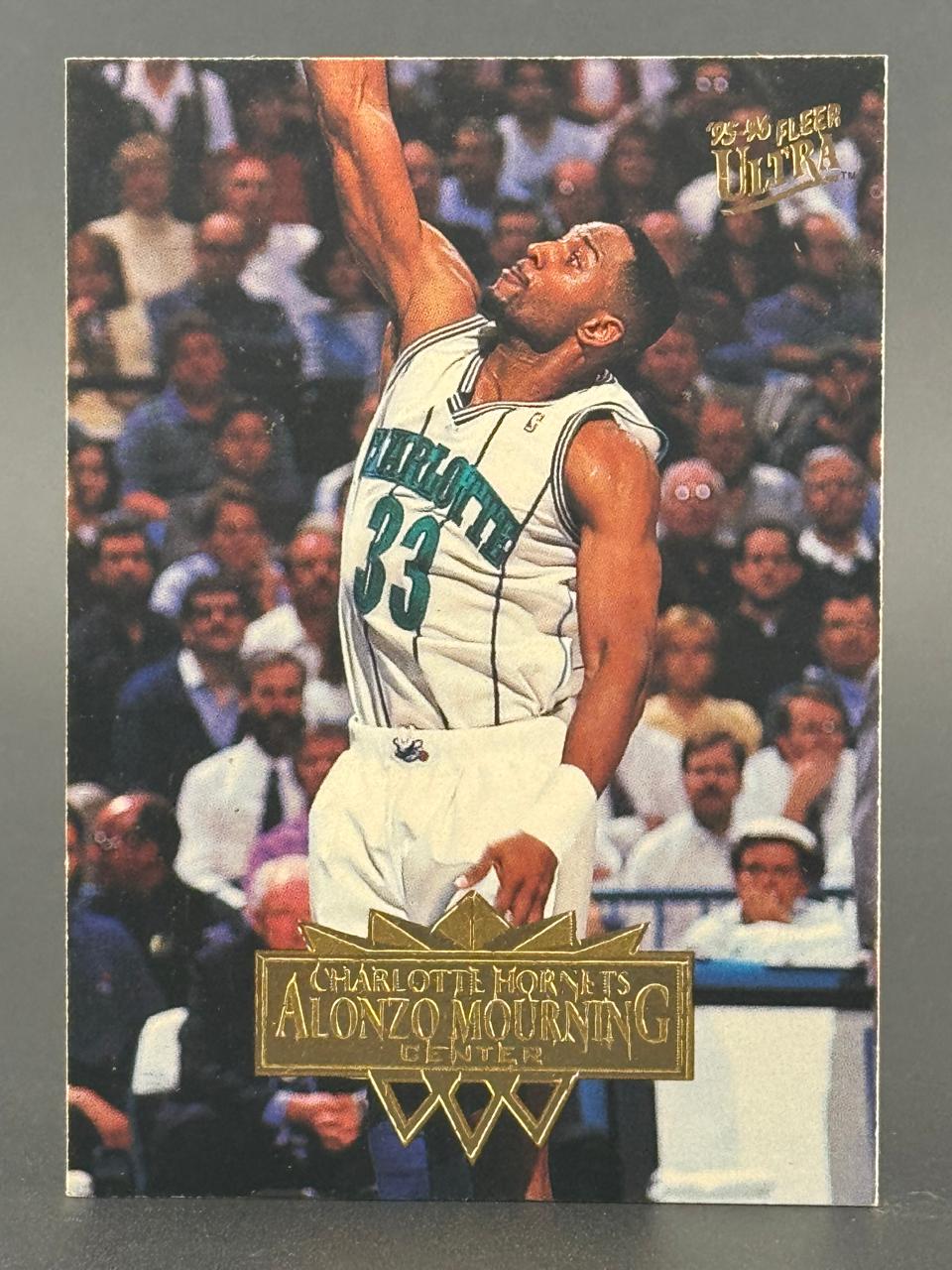 1995-96 Fleer Ultra Alonzo Mourning Charlotte Hornets basketball card, #33.
