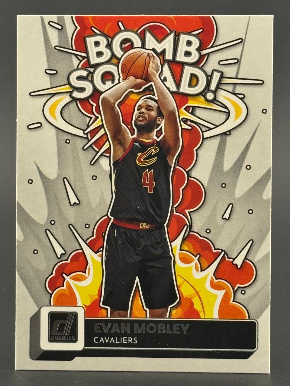 Evan Mobley Cavaliers Bomb Squad trading card.