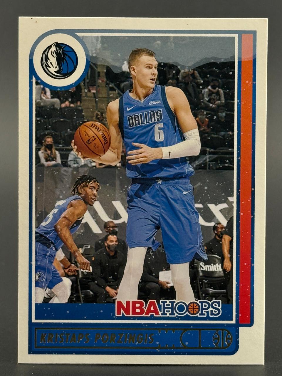Kristaps Porzingis on a 2020-21 NBA Hoops trading card, #163.