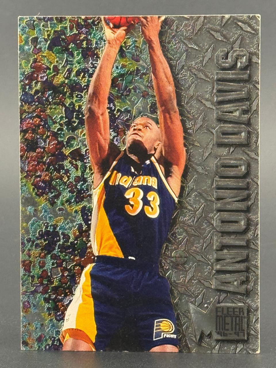 1996-97 Fleer Metal Antonio Davis trading card featuring Davis in a Pacers uniform, #33.